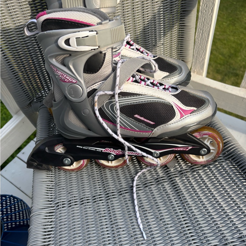 Blade Runner Pro Size 7  Pink and gray 80mm Wheel size USED